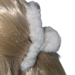 🍁 3/$15 Boutique Fuzzy Hair Clip